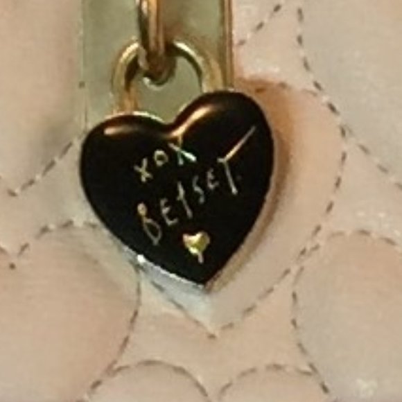 BETSEY JOHNSON QUILTED PURSE - Picture 2 of 6